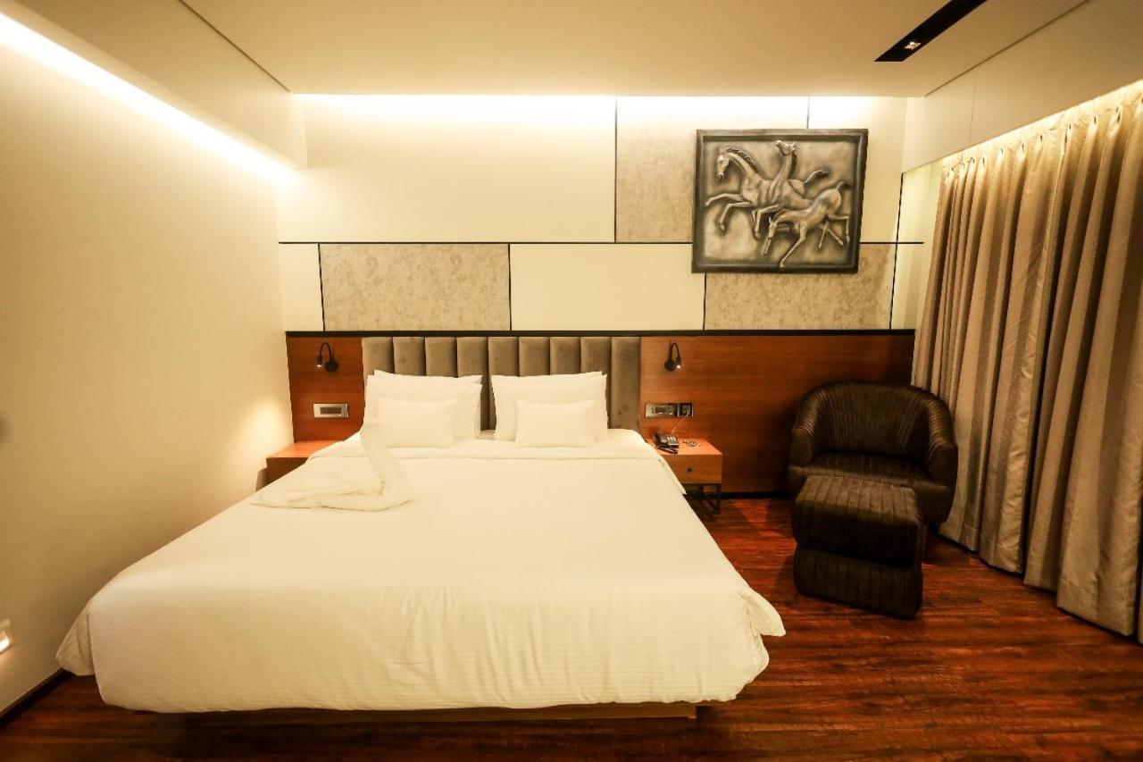 Hotel Noah Spire Агартала Экстерьер фото