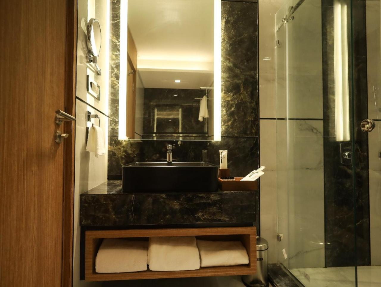 Hotel Noah Spire Агартала Экстерьер фото
