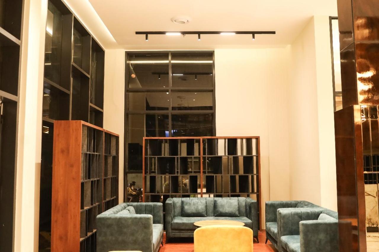 Hotel Noah Spire Агартала Экстерьер фото