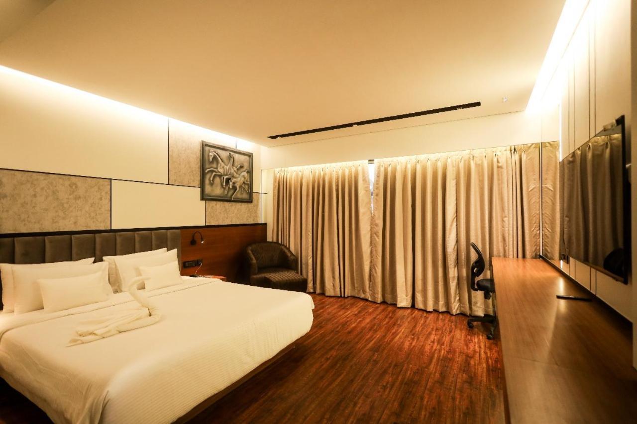 Hotel Noah Spire Агартала Экстерьер фото