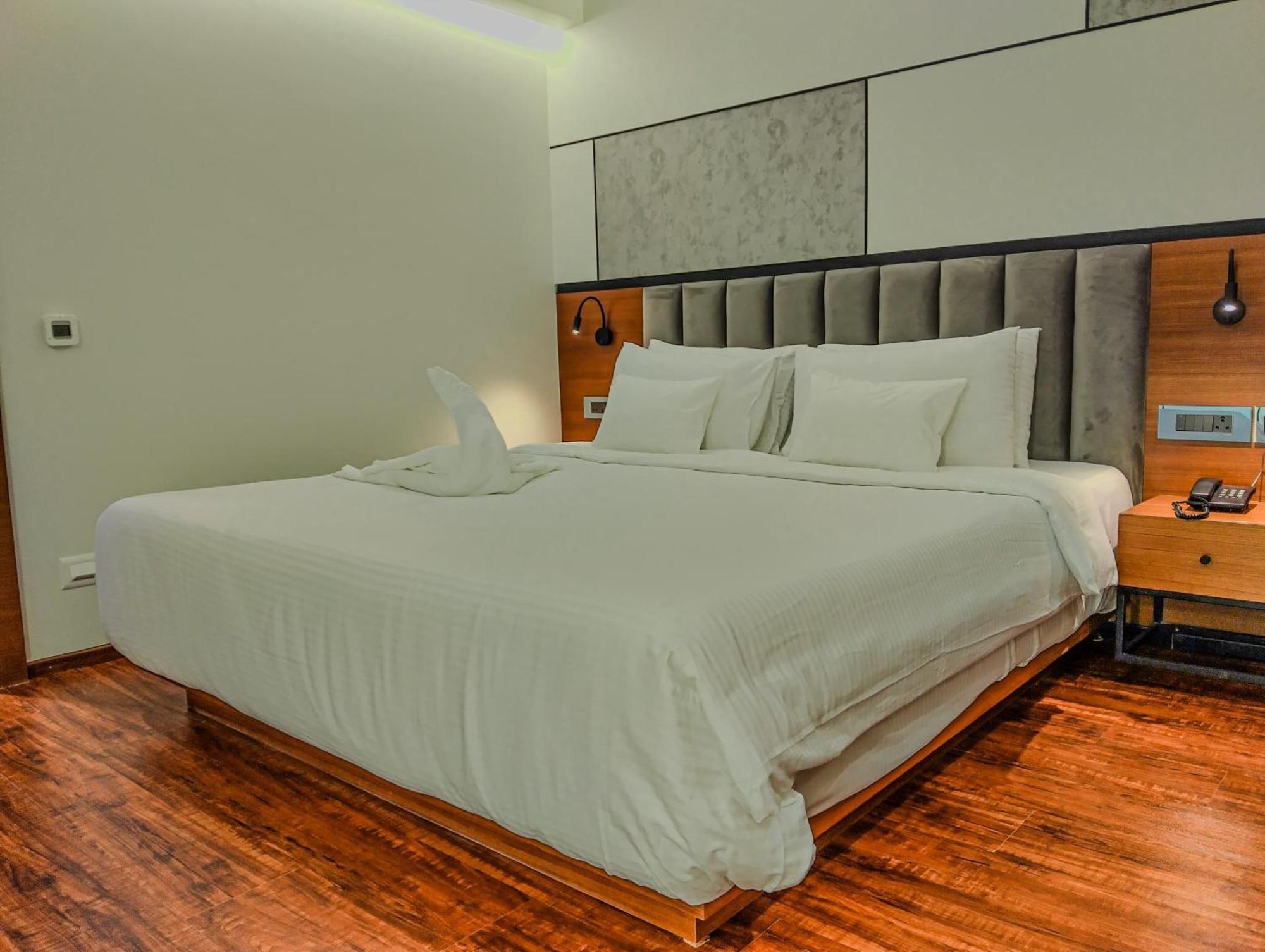 Hotel Noah Spire Агартала Экстерьер фото